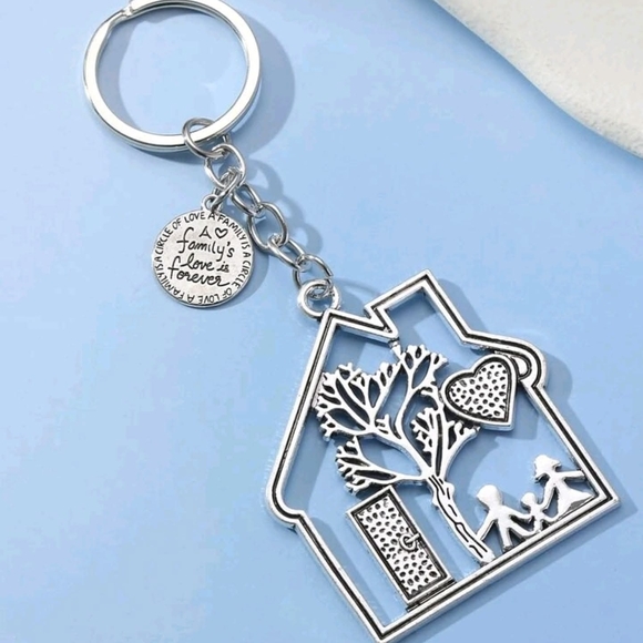 Silver Family Tree Keychain - Picture 2 of 3